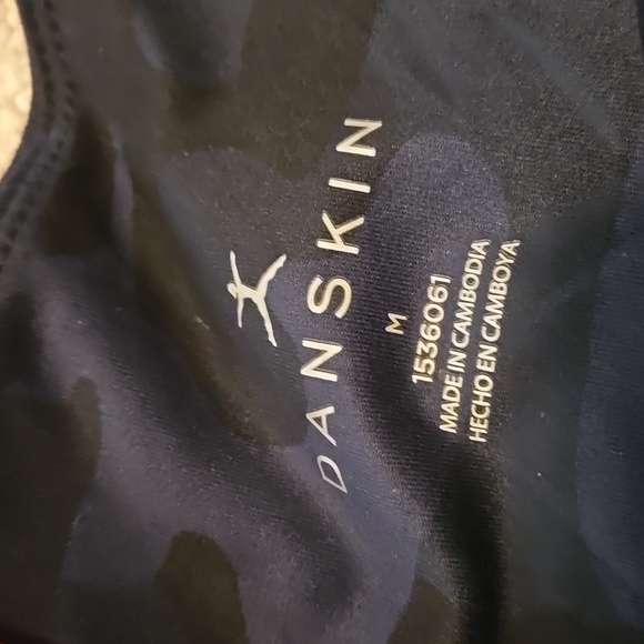 Danskin High Rise 7/8 Camo Leggings NWT - Picture 4 of 7